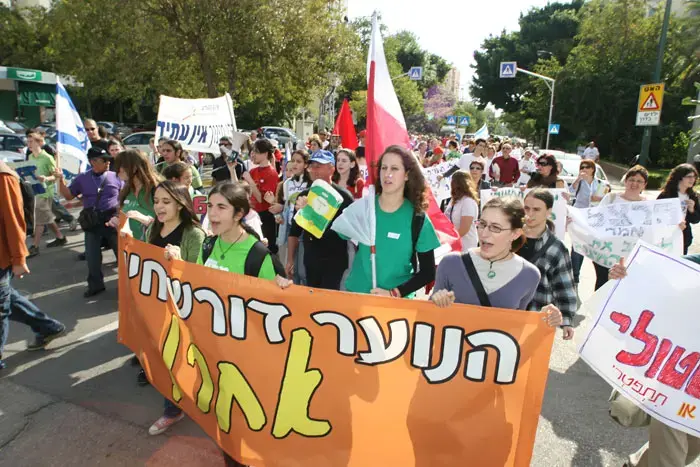 "יולי, תפתרי או תתפטרי!"