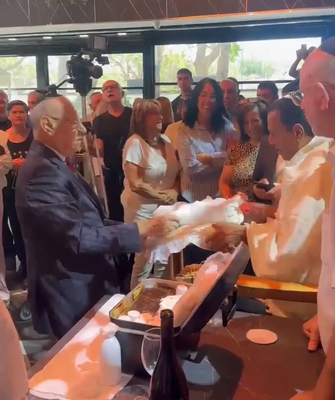 מוהל התמוטט ונפטר במהלך טקס ברית; חובש מד"א: "כשהתחלתי בהחייאה - זיהיתי שזה סבא שלי"