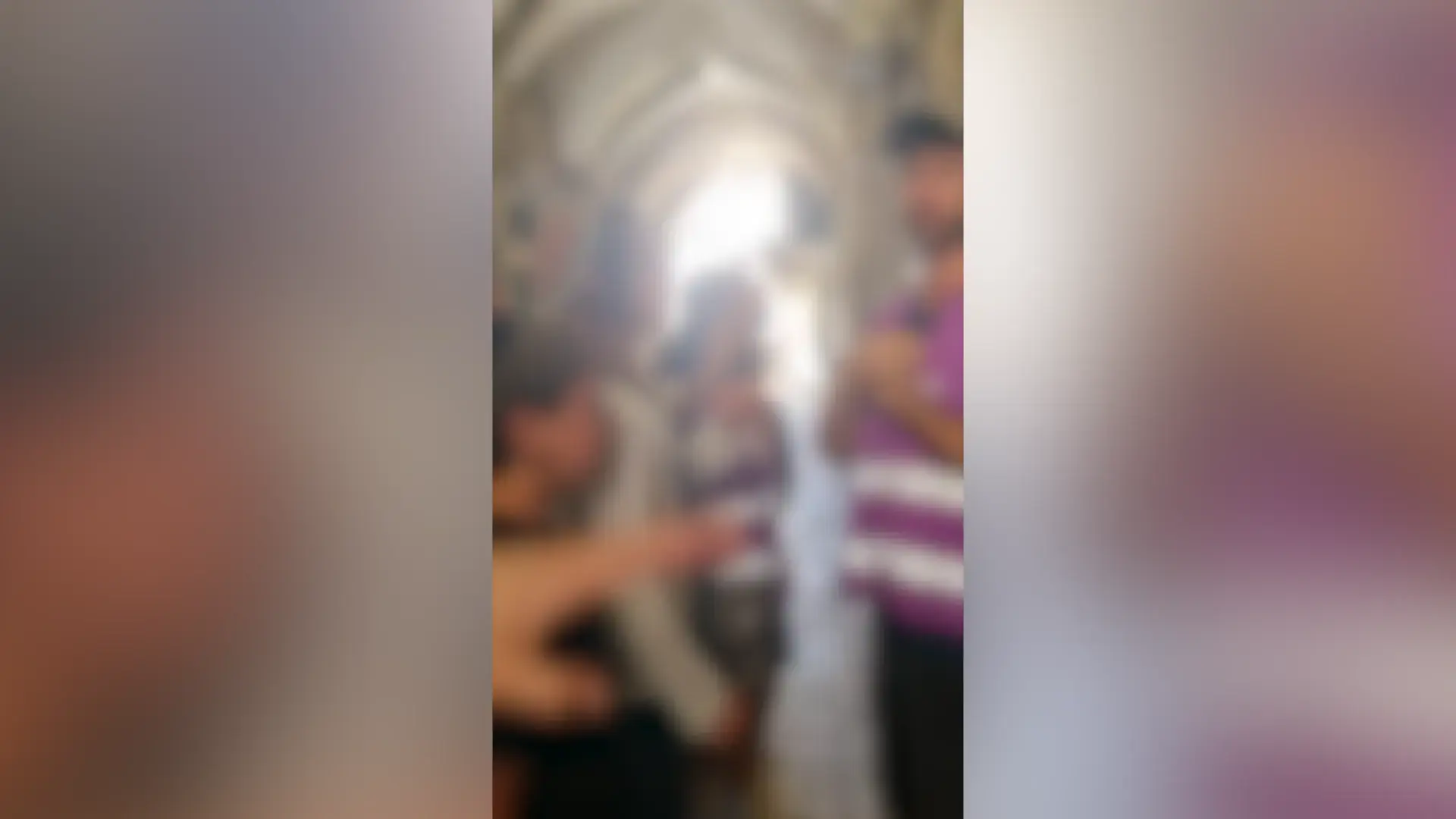 עשרות פעילים באו להגן על הרוכלים הפלסטינים מחשש לתקיפה במצעד הדגלים - והותקפו