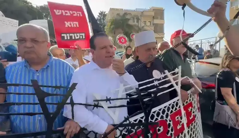 "עזה ניצחה ועזה תנצח" - ח"כ איימן עודה בהפגנה בחיפה נגד "מלחמת ההרעבה וההשמדה"