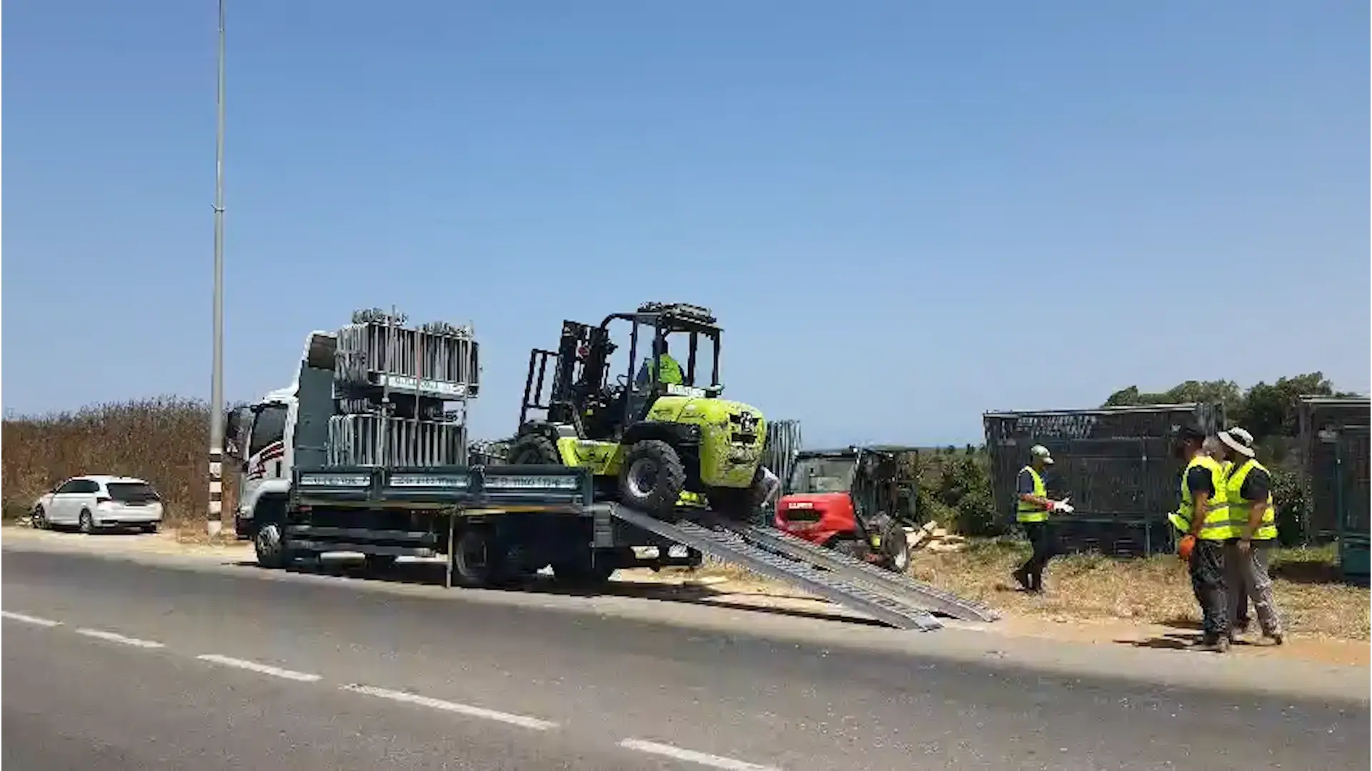 מנופים באזור, כמה גדרות ואבטחה כבדה: כך נראית ההיערכות לחתונת בנו של רה"מ בחוות רונית