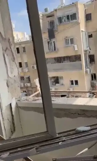 אחרי הפגיעה בפ"ת: "הדירה נראית כמו שער לגיהנום. רק נס הציל את הוריי"