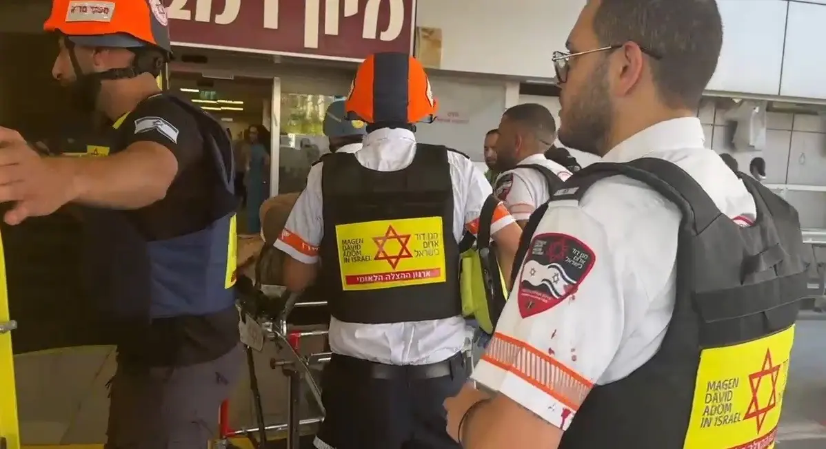 "נס של מילימטר": חייו של נער בן 16 ניצלו מפגיעת הטיל בחיפה