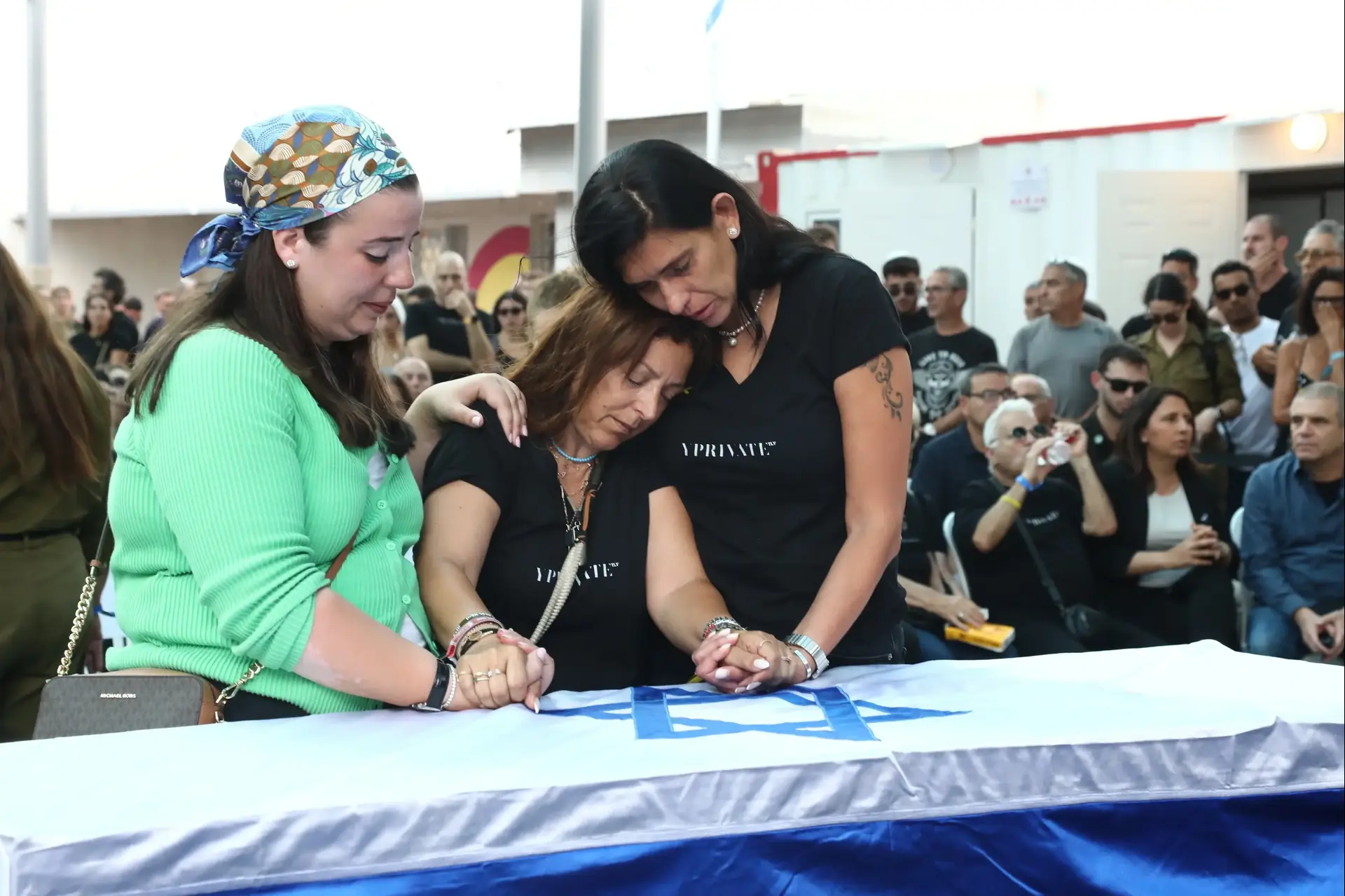 "עם ישראל לא ישכח לעולם איך נלחמת בכל רחבי תבל": יונתן סמרנו הובא למנוחות