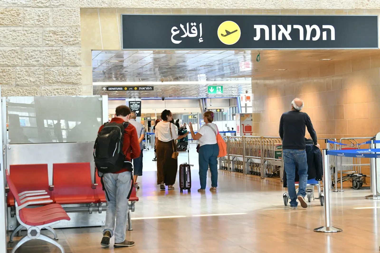 "נעלם עם הכסף": עשרות חסידי חב"ד רכשו כרטיסי טיסה - וגילו שנעקצו