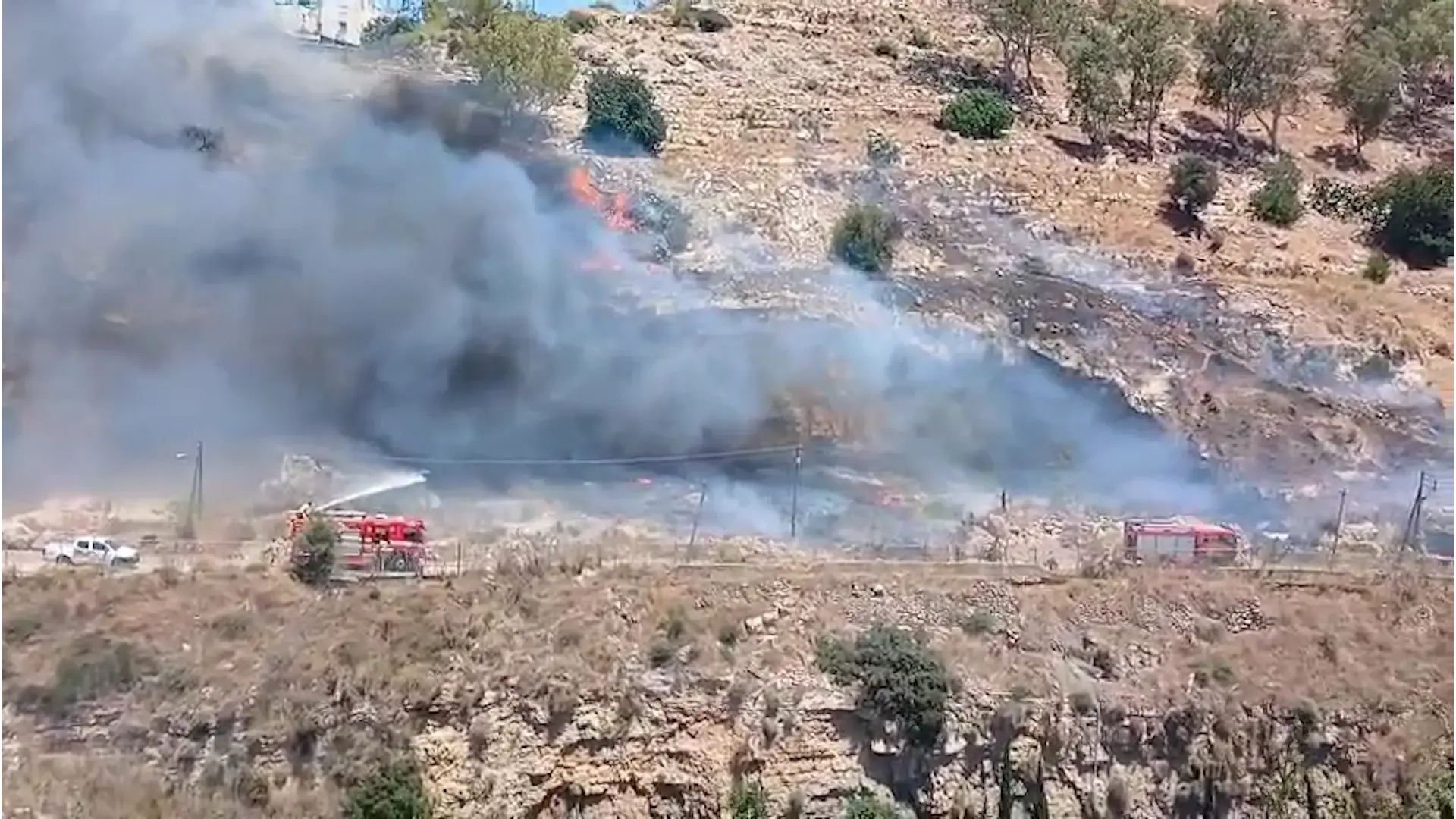 3 נפגעים בשריפה בקיבוץ חוקוק, בתים ובתי ספר פונו