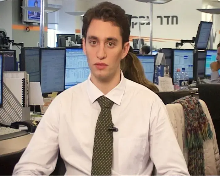 הבנקים מושכים מטה את המדדים המובילים