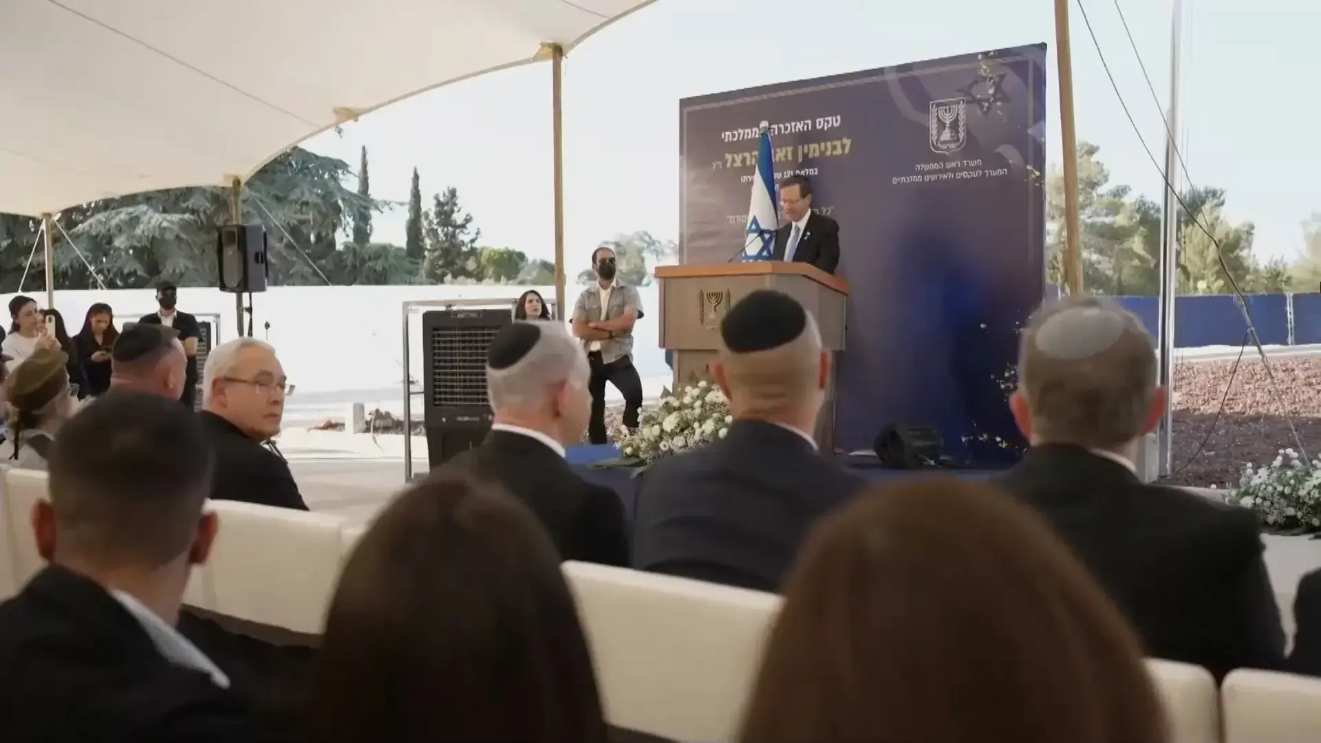שרידיהם של סבו וסבתו של הרצל הועלו לישראל; יובאו לקבורה בהר הרצל