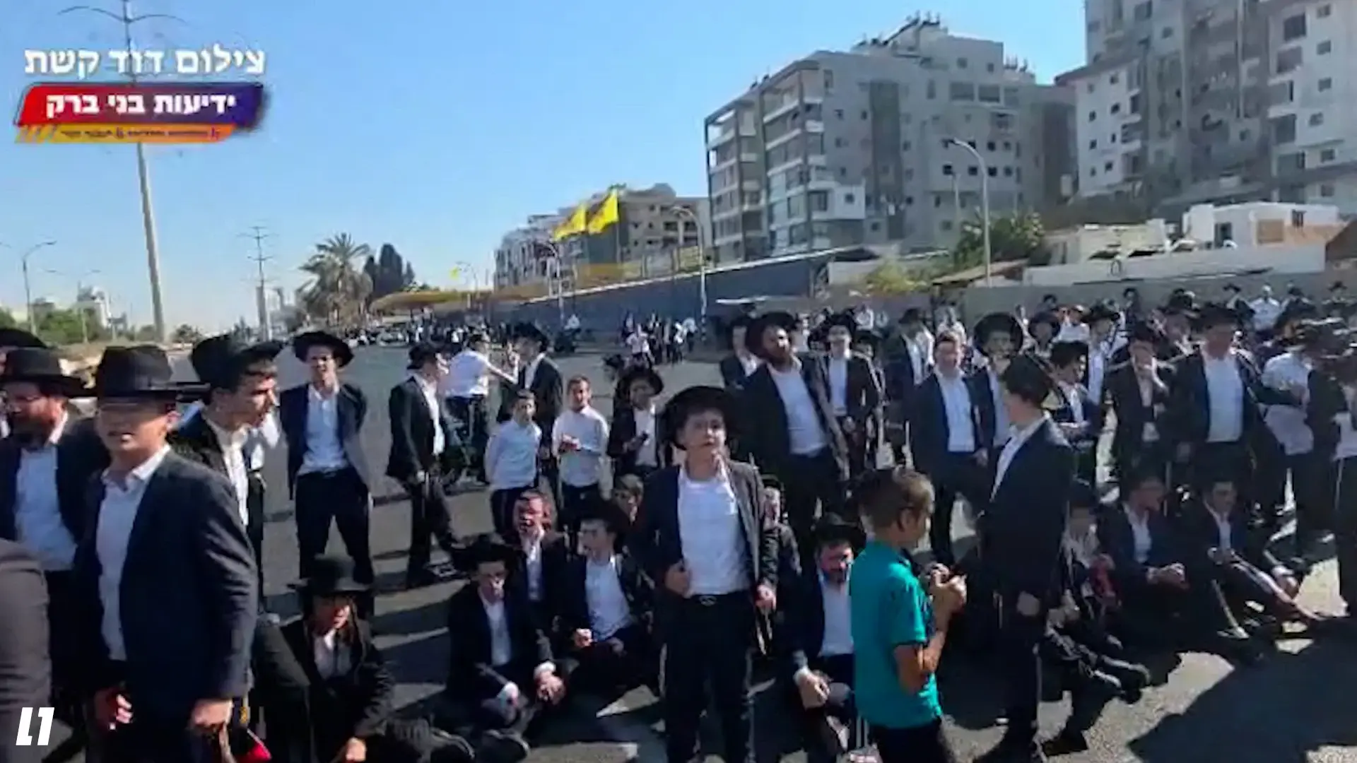 לאחר מעצר שלושת העריקים, חרדים חוסמים את כביש 4 ודרך בגין: "מוחים נגד המפלגות הבוגדניות"