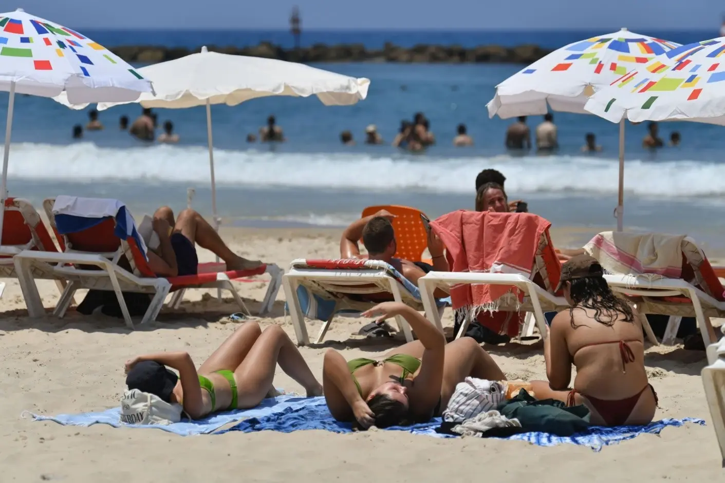 נובמבר כאן ואיתו ירידה קלה בטמפרטורות - אך עדיין חם מהרגיל לעונה | תחזית מזג האוויר