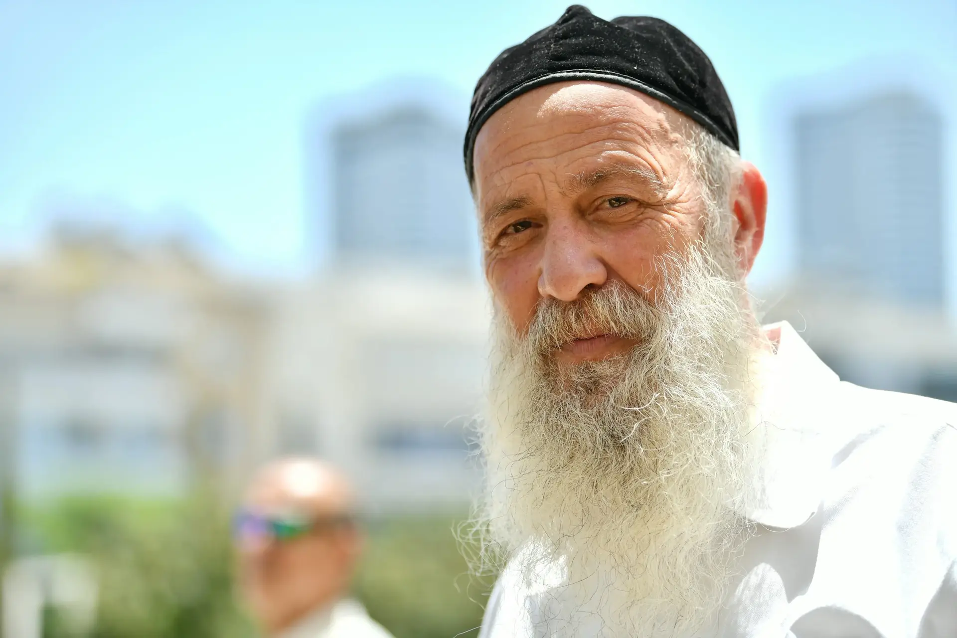 "עומד ושואל, מה זכיתי?": שיר האהבה המרגש של שולי רנד לצופית גרנט