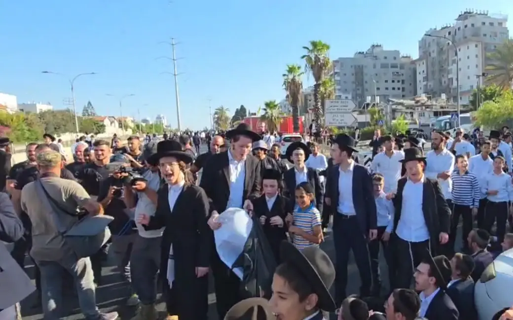 הפגנות חרדים בירושלים ובכביש 4 בעקבות מעצר עריקים: חפצים הושלכו לעבר שוטרים