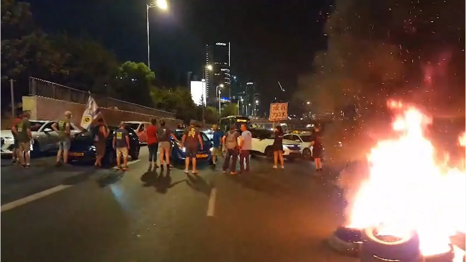 שורדת השבי: אל תתנו לשגרה לנצח. צאו לרחובות, תראו שלא שכחתם