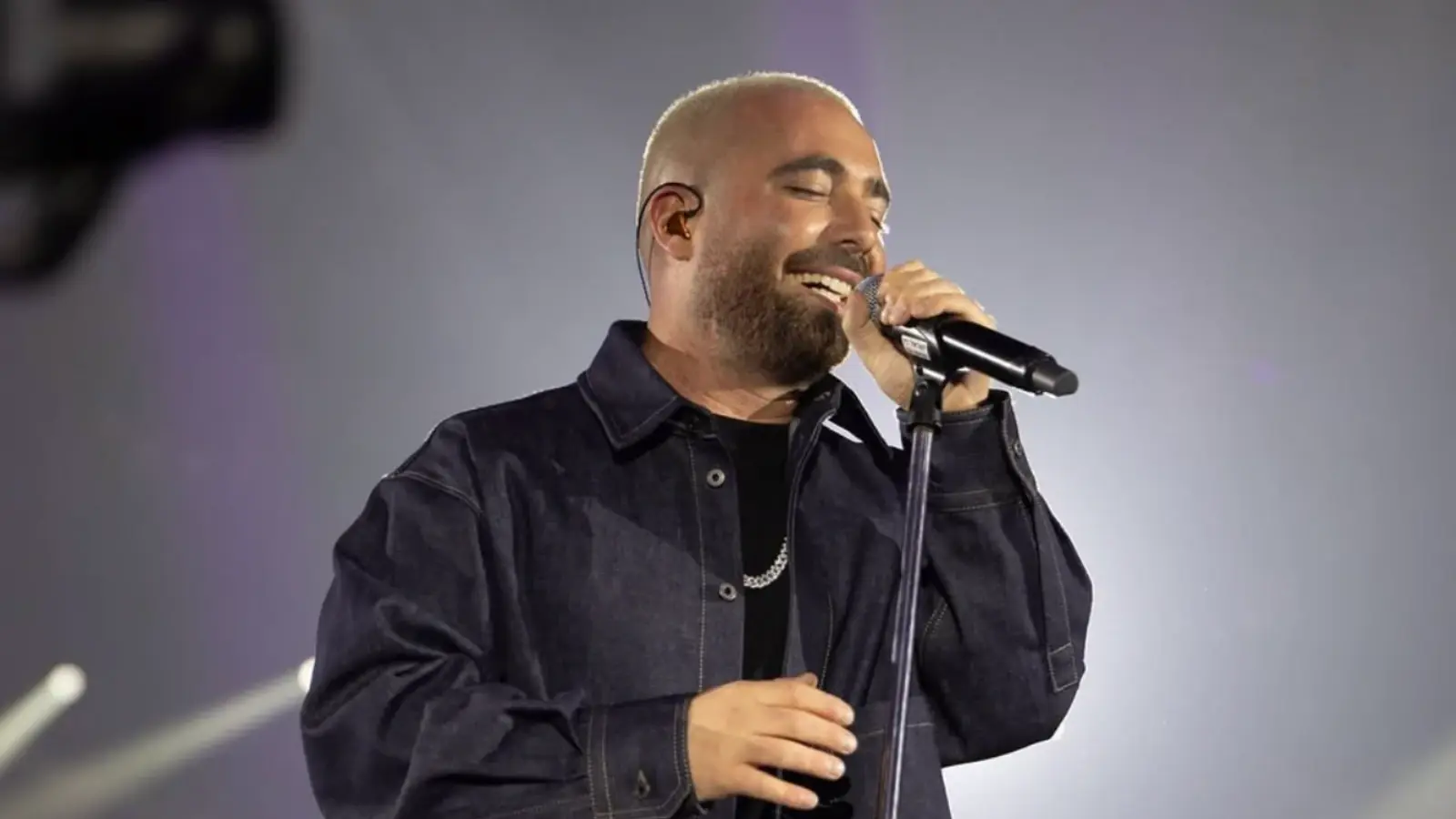 "מלכת הדור" של עומר אדם הוא שיר השנה במצעד השנתי של eco99fm ו-וואלה
