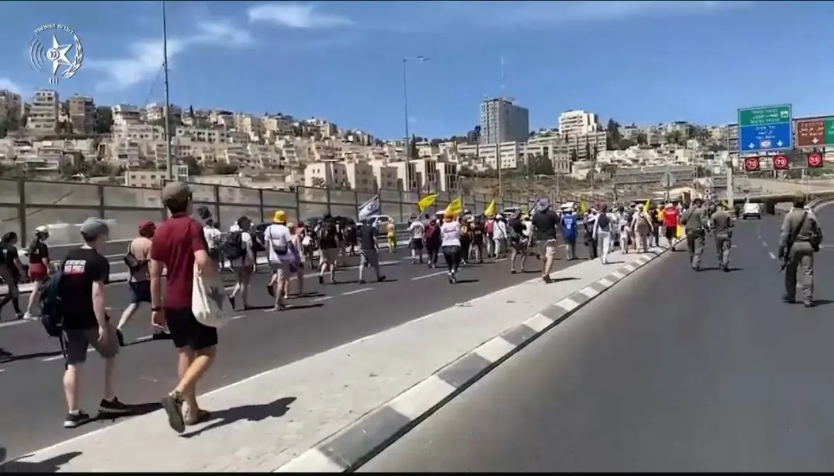 התעללו, הרעיבו, ריססו: העדויות הקשות מהשבי בכינוס החירום של המשפחות ואנשי הרפואה