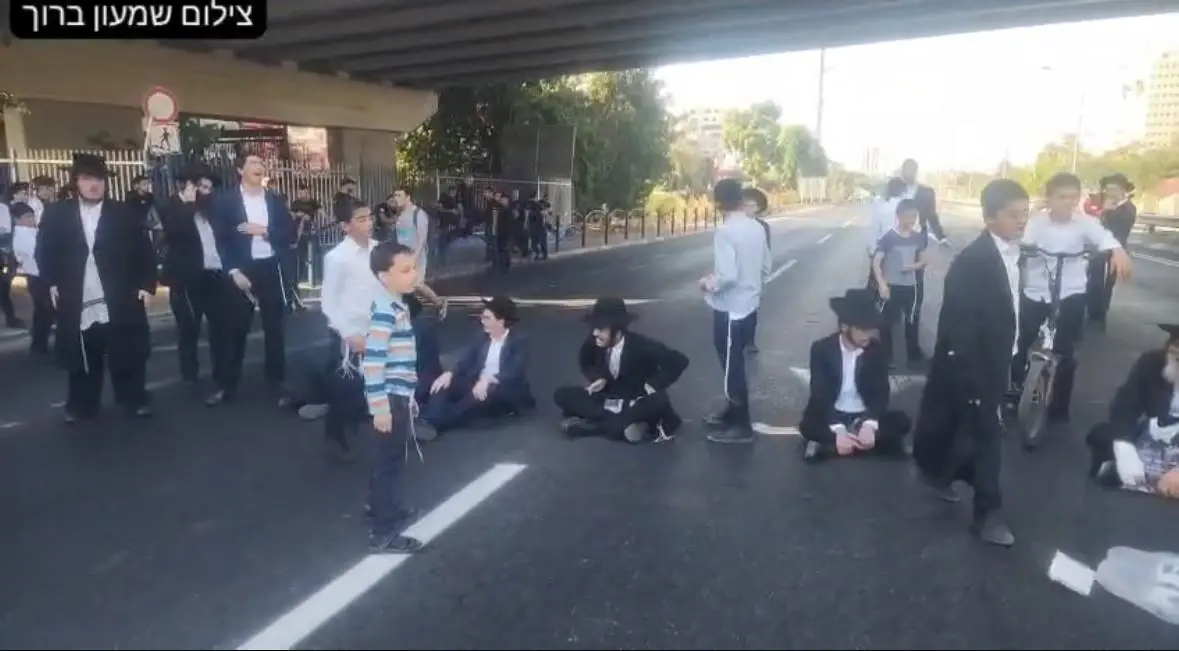 כאוס ועומסים כבדים במרכז הארץ בגלל הפגנת חרדים, המשטרה הכריזה: "לא חוקי"