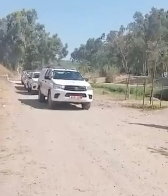 משליכים אבנים ומתעמרים בקללות: קבוצת הנערים שמטילה אימה על הנופשים בנהר הירדן