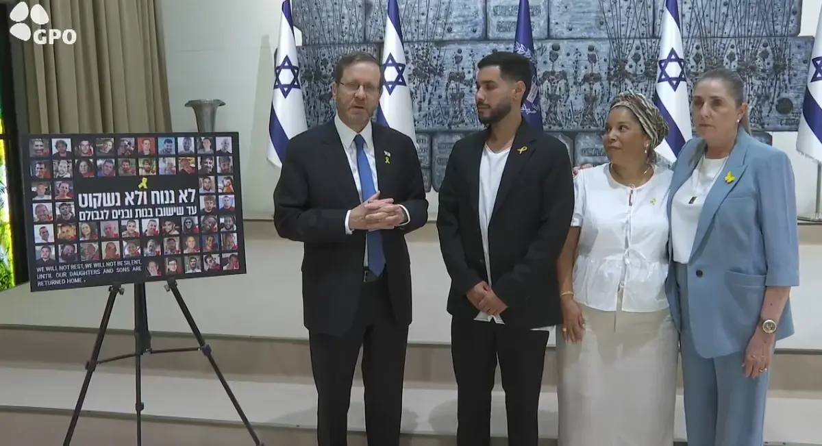סגירת מעגל מרגשת: אביו של גיבור מיגונית המוות יכתוב את כתובתם של שורד השבי ובת זוגו