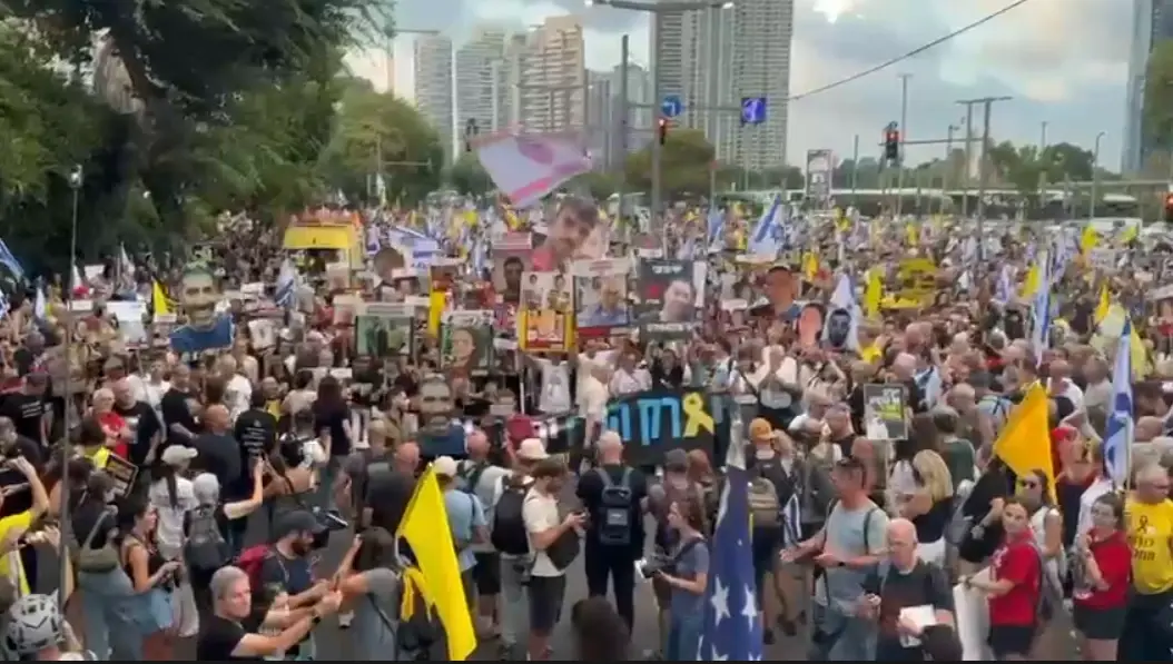 "מה אני לא יכולה להגיד לבנות שלי, שאני בטוחה שאבא שלהן יחזור?" | ישיר מהעצרת