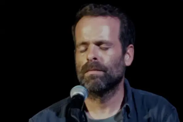 בזמן מסיבת ענק: הדי-ג'יי המפורסם ניגן את המונולוג המרגש של אודי כגן
