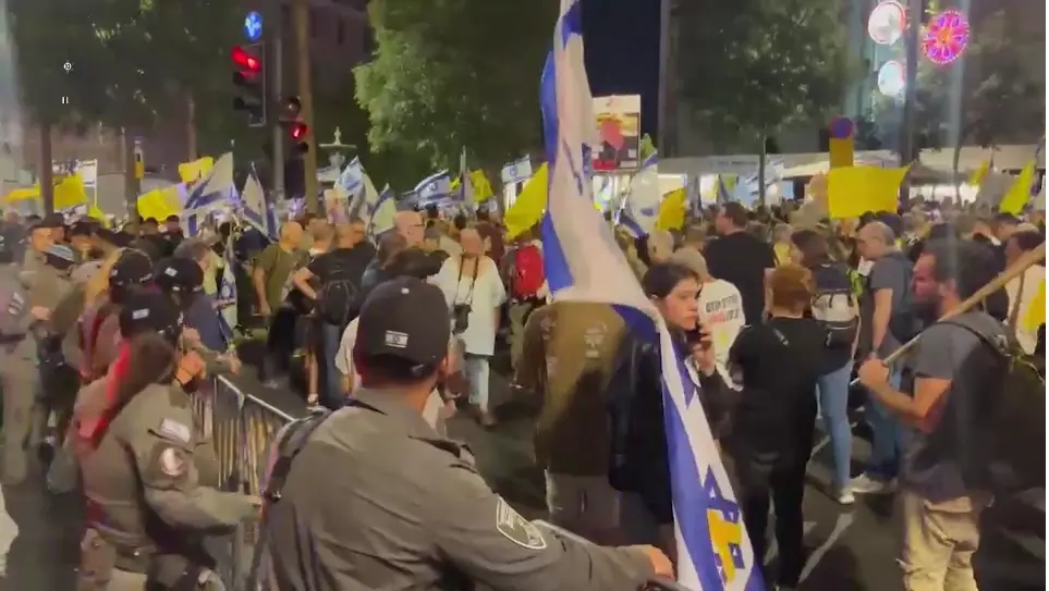 "תתבייש לך ראש הממשלה שאתה קורא לנו פלנגות. אני לא אתן לך להחזיר את הבן שלי בשקית"
