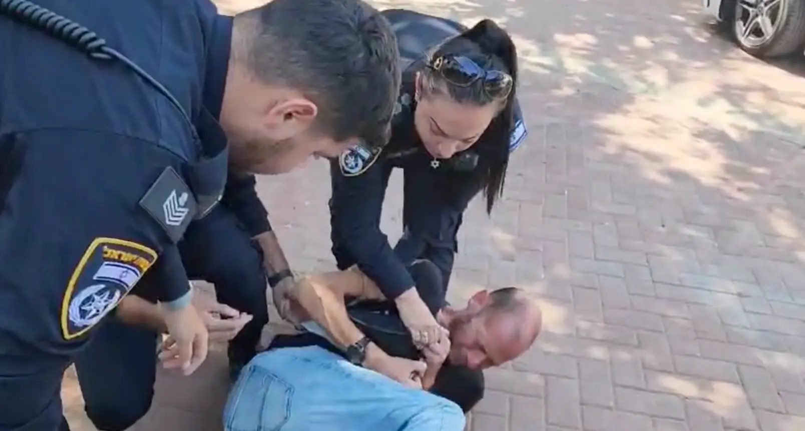 עימות בין מפגינים לשוטרים מול בית השר קיש: מפגין פונה לבית החולים