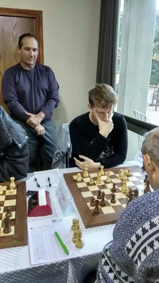 השח של ארז: לאחר שאחותו נרצחה בנובה, השחמטאי ישחק בספרד עם דגל ישראל