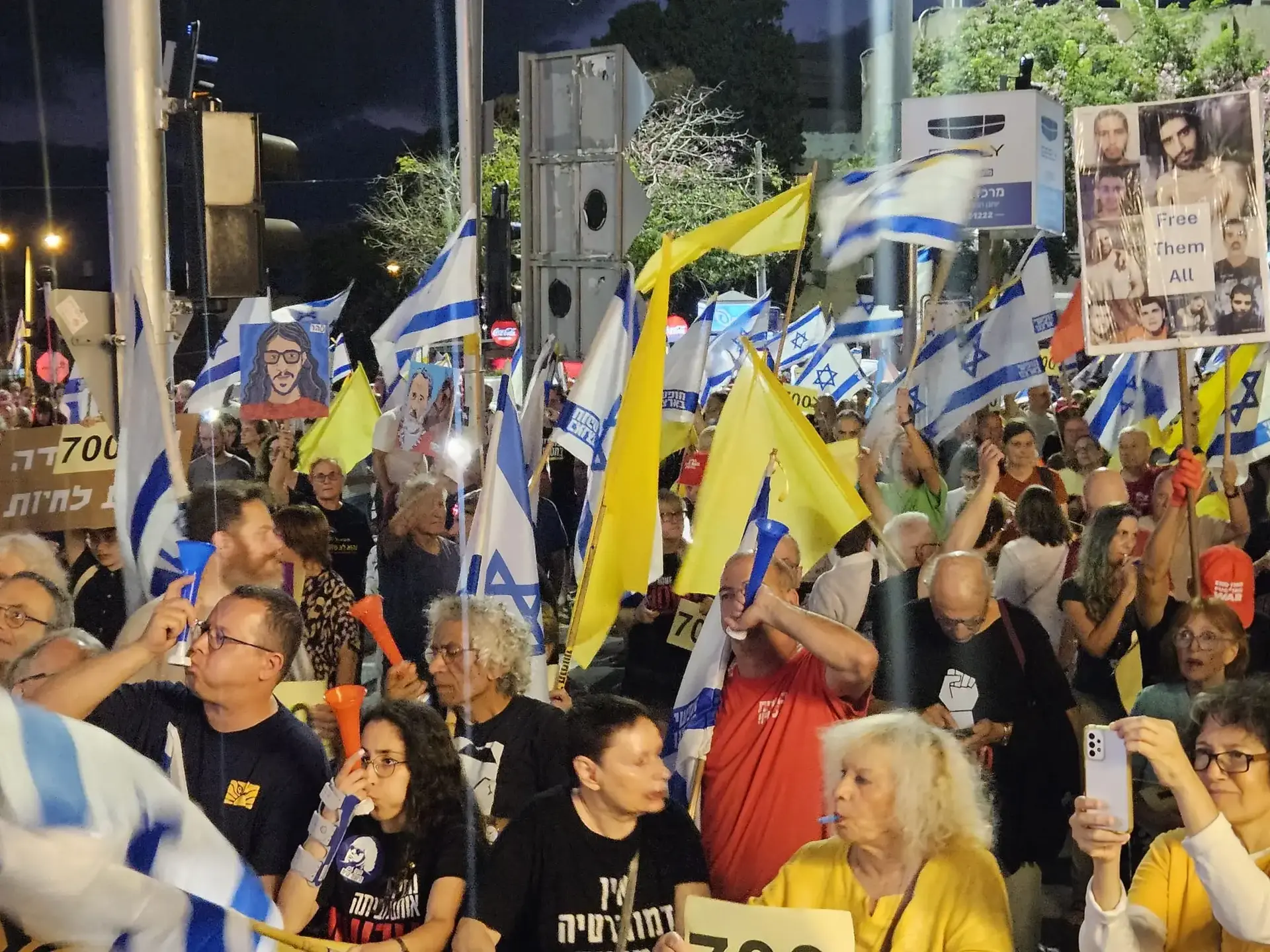 פעיל המחאה שחשוד בניפוץ שמשת רכב בכרכור ישוחרר: "אין כל כוונת מזיד"