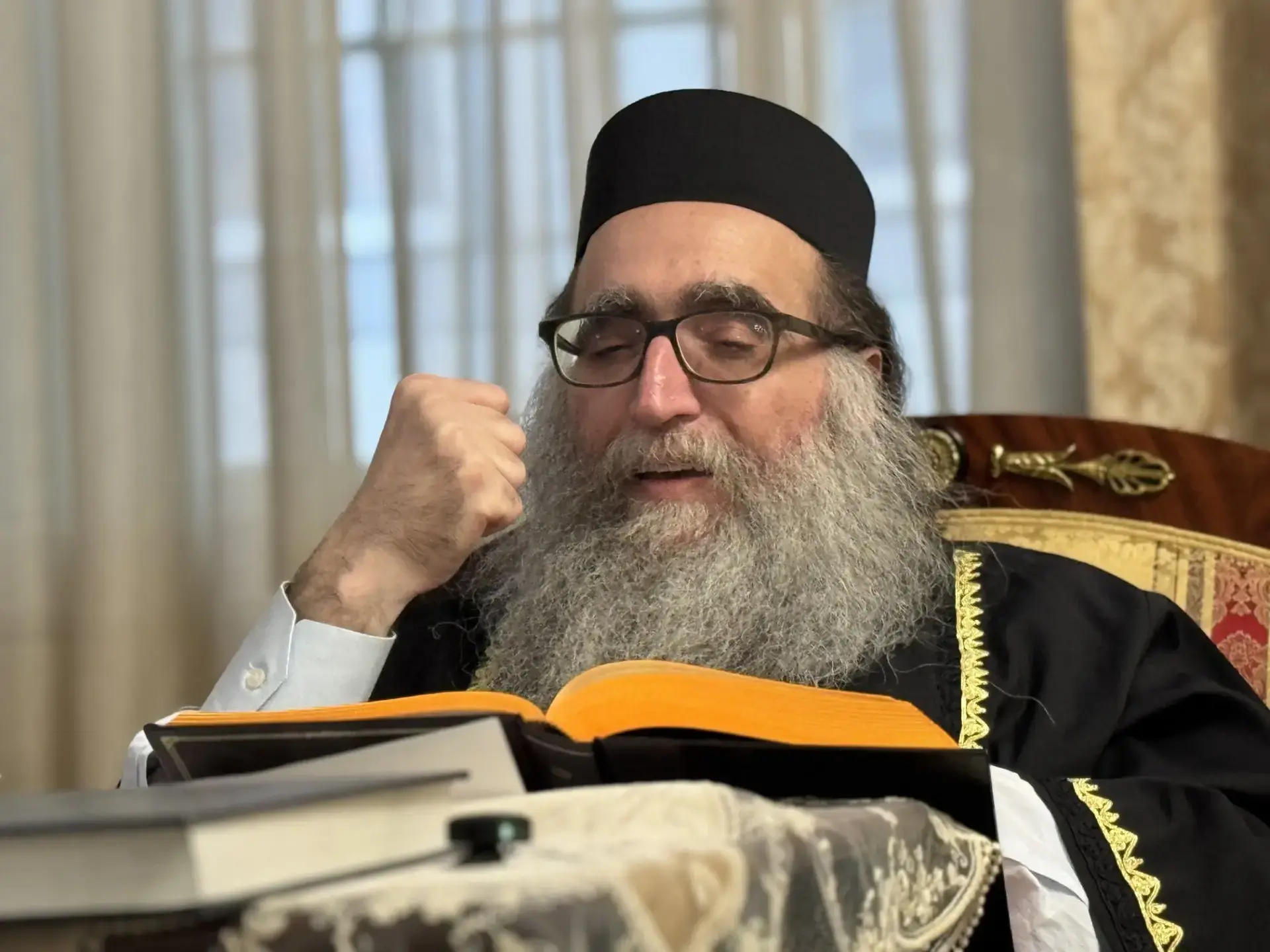הרב פינטו: דם יהודי נשפך כמים - חייבים חשבון נפש
