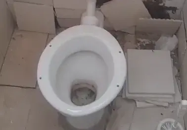 חלודה, צינורות רקובים ושירותים שבורים: כך נראה גן ילדים בדרום