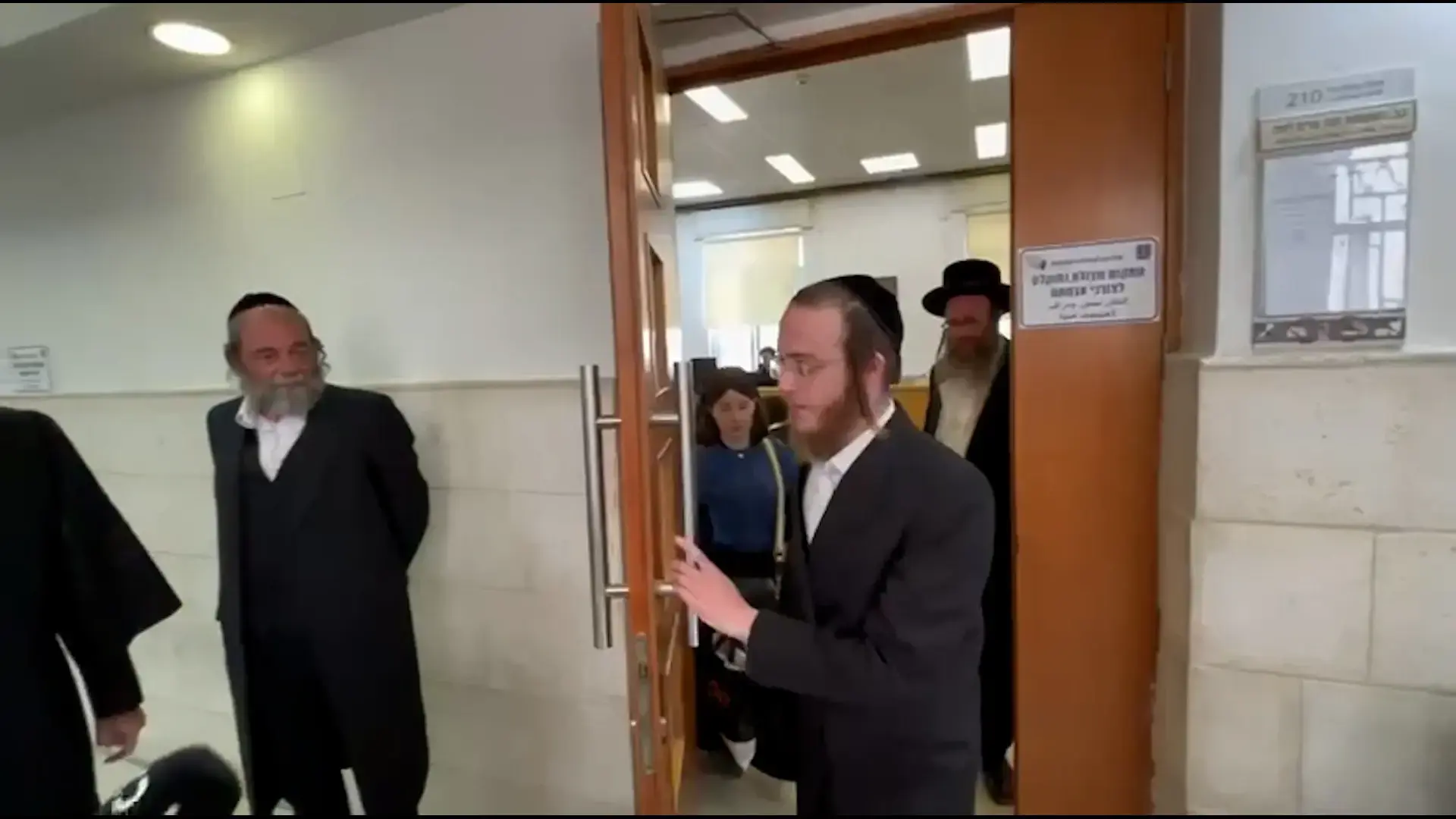 נער בן 14 נאשם בריגול לאיראן: תיעד את הקריה ונשלח לרסס מול ביתו של גדעון סער “נוקמים בתורו!"