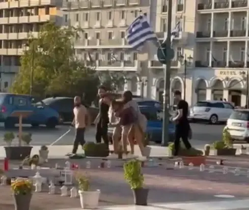 ישראלי נעצר באתונה בגלל עימות עם פלסטיני - ונחקר על "פשעי מלחמה" | פרסום ראשון