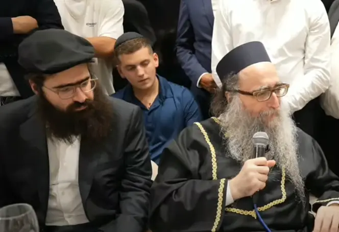 הרב פינטו פרץ בבכי מול החיילים הפצועים: "מתבייש להסתכל בפנים שלכם". צפו