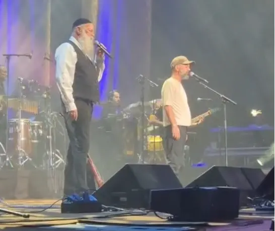 עמיר בניון חגג 50: הקול עדיין מגיע לשמיים, אבל הרגליים לא זזות על הבמה