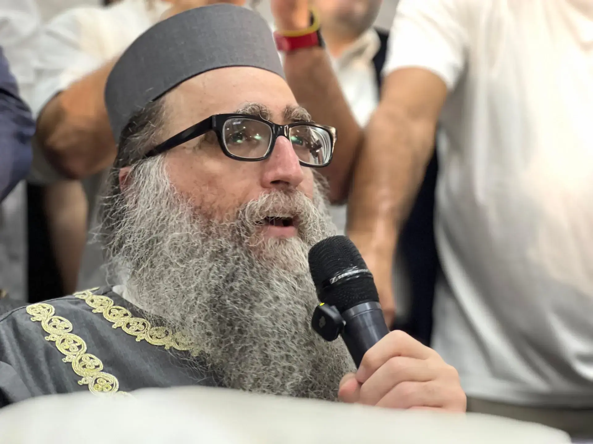 צפו: הרב פינטו מסביר מדוע רחל אמנו נקברה על אם הדרך