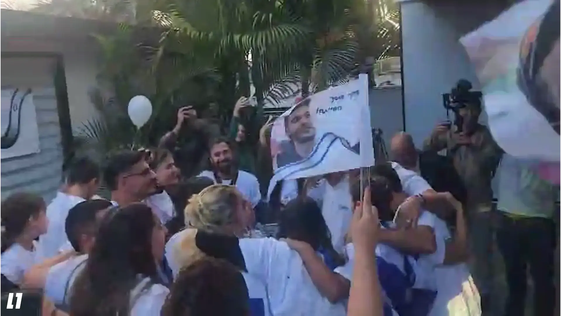 חגיגה בבית משפחת אוחנה: "מחכים לרגע שנראה את יוסף יוצא מהאוטו"