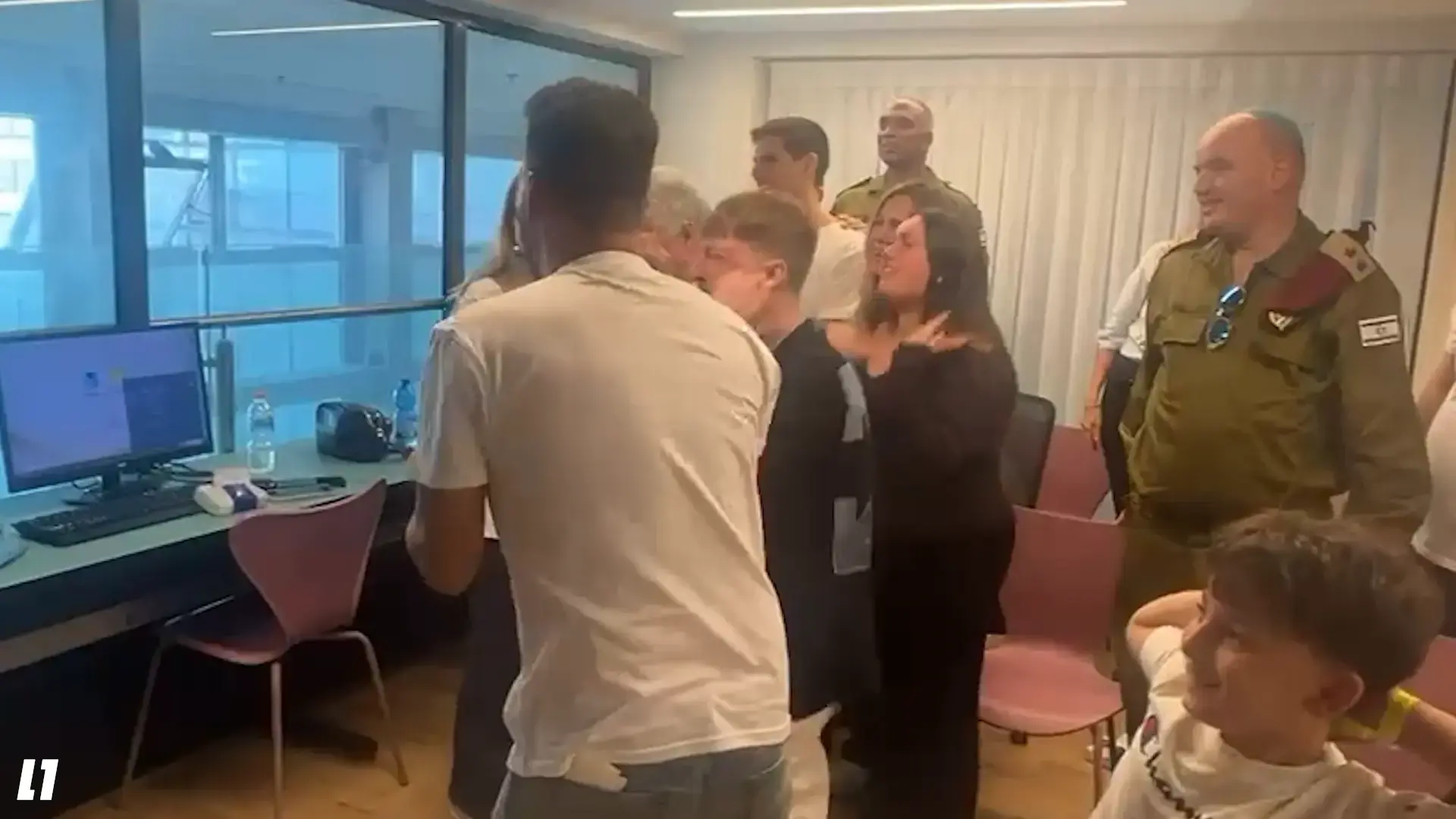 בת חפר מתרגשת: מתן אנגרסט בשטח ישראל