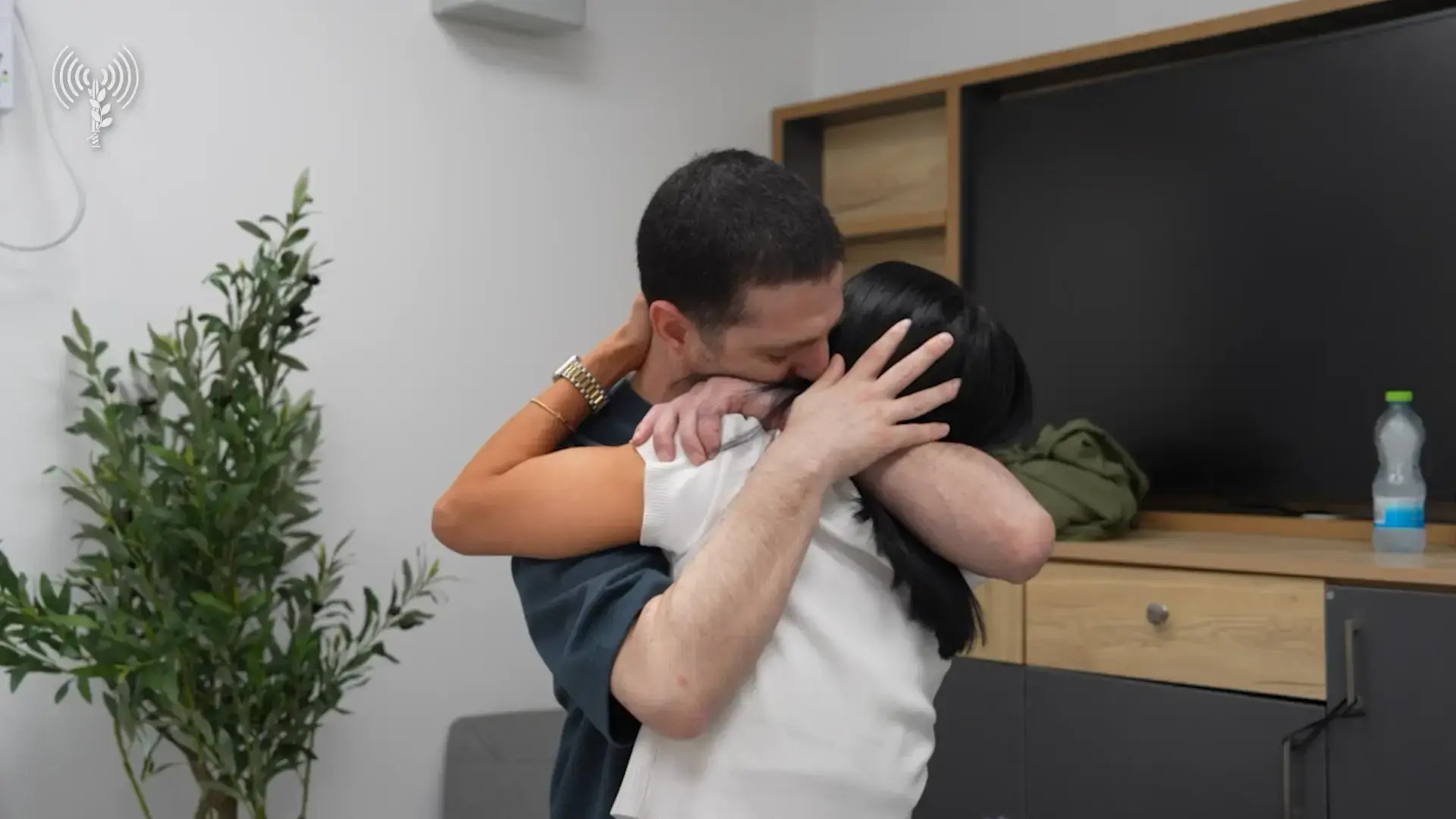 החיים חזקים מהכל: אלקנה בוחבוט ואשתו הודיעו על לידת בתם