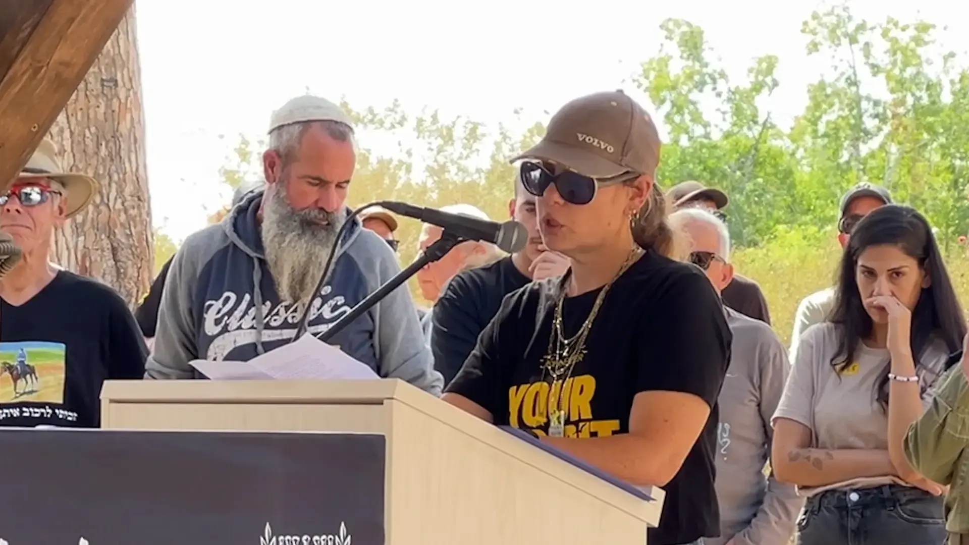 אליהו מרגלית שנרצח בניר עוז הובא למנוחות; בתו שורדת השבי: ״מתנחמת בכך שלא ראית את ההפקרה״