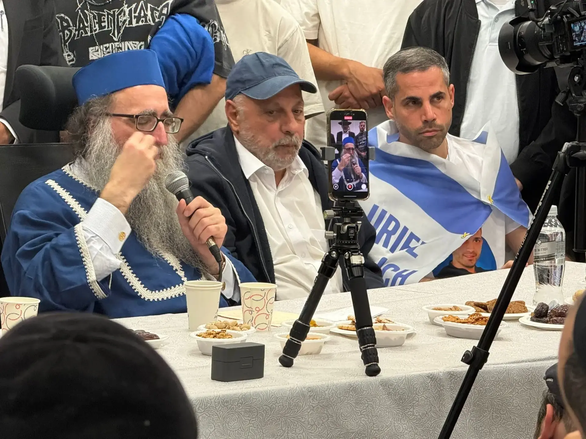 ״אנחנו לא דתיים, אנחנו יהודים״: הרב פינטו הספיד את אוריאל ברוך הי״ד