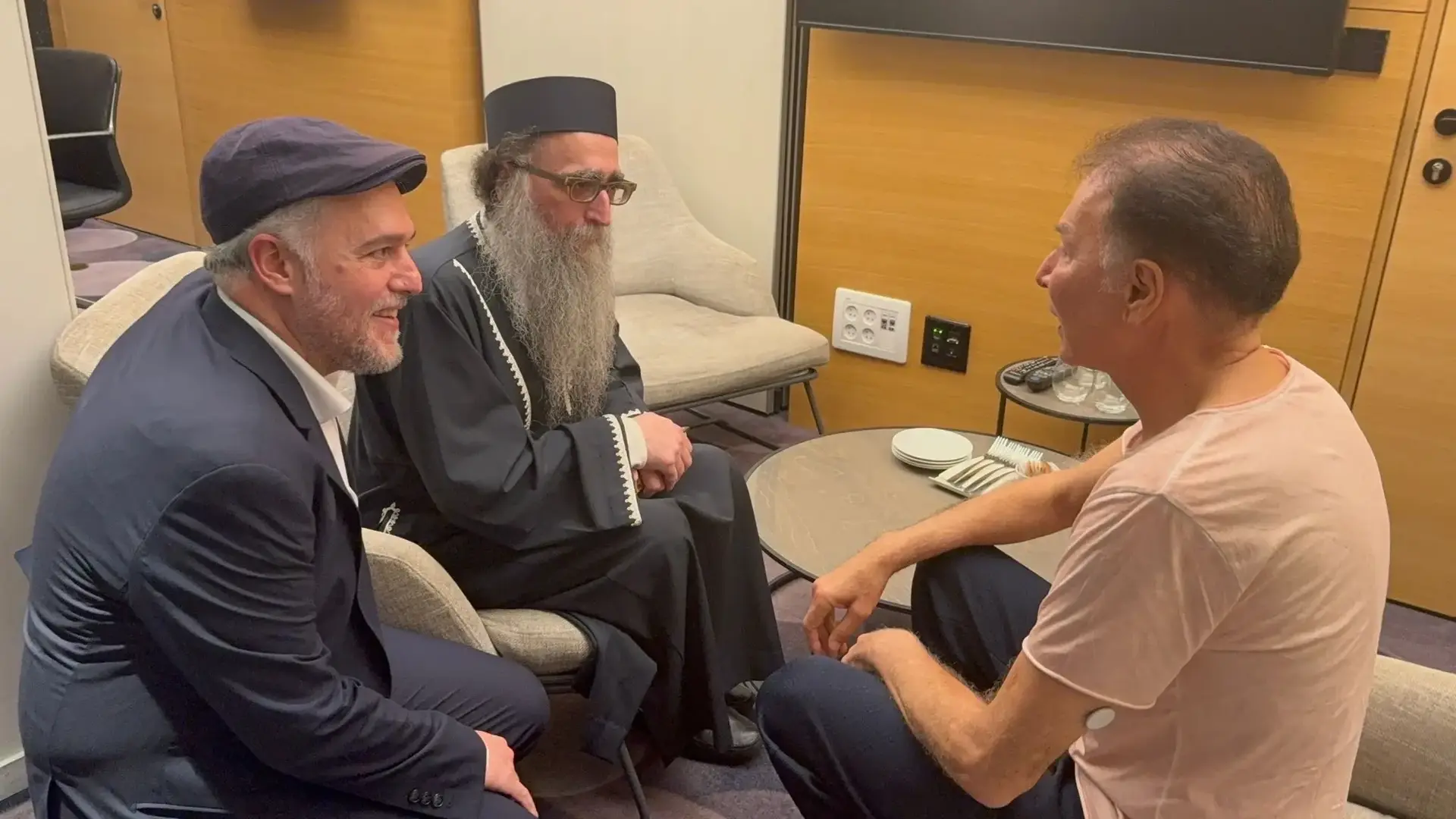 עושה שלום: הרב פינטו נפגש עם המיליארדר הפלסטיני-אמריקאי בשאר אל מסרי