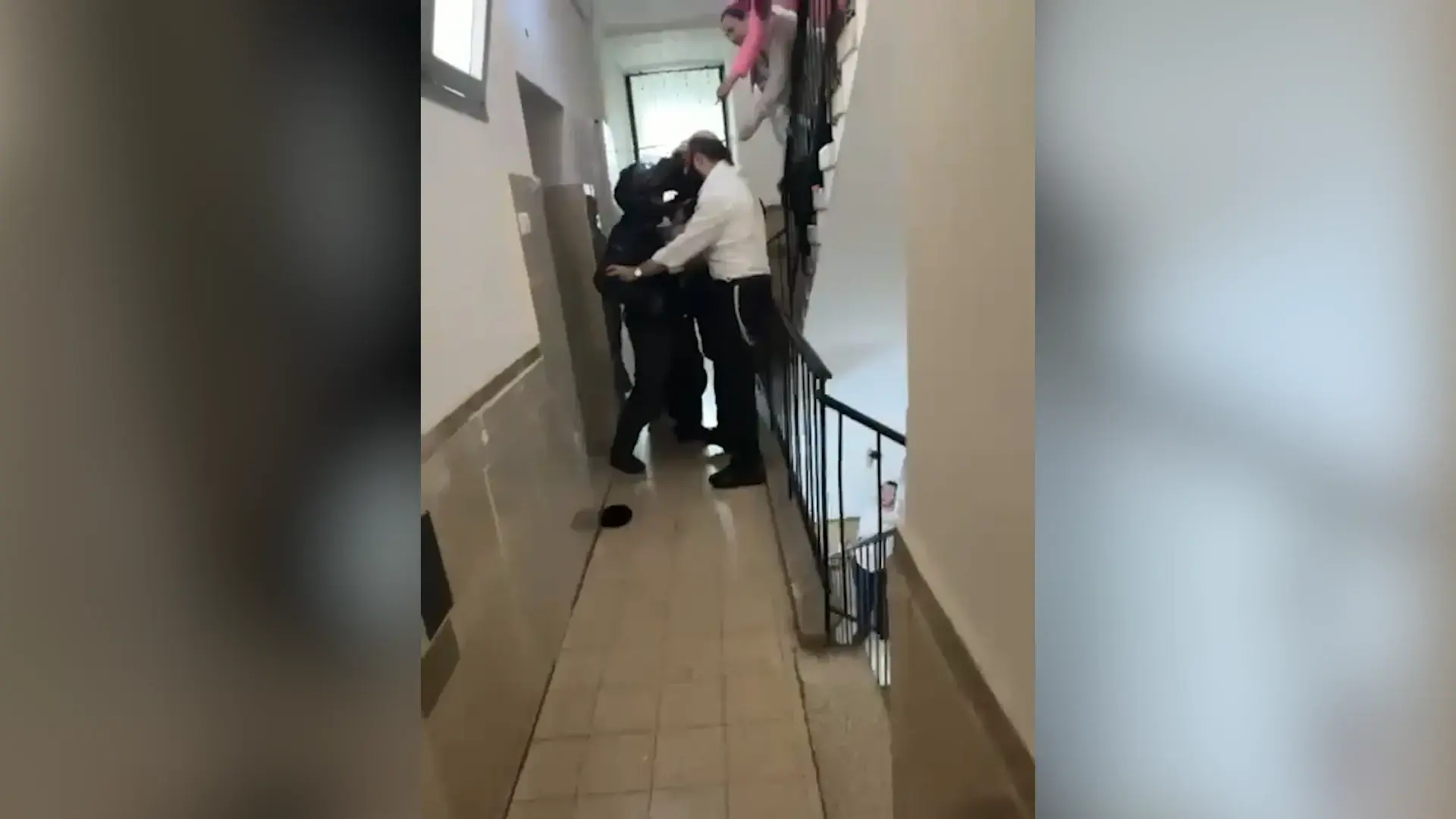 רב מבני ברק: "שוטר תקף אותי באגרופן וטייזר רק כי שאלתי מה קרה" | תיעוד