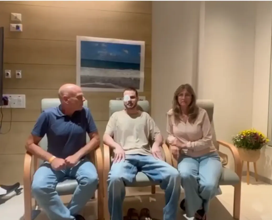 עם תחבושת על העין: אלון אהל שוחרר מבית החולים - וחזר לביתו