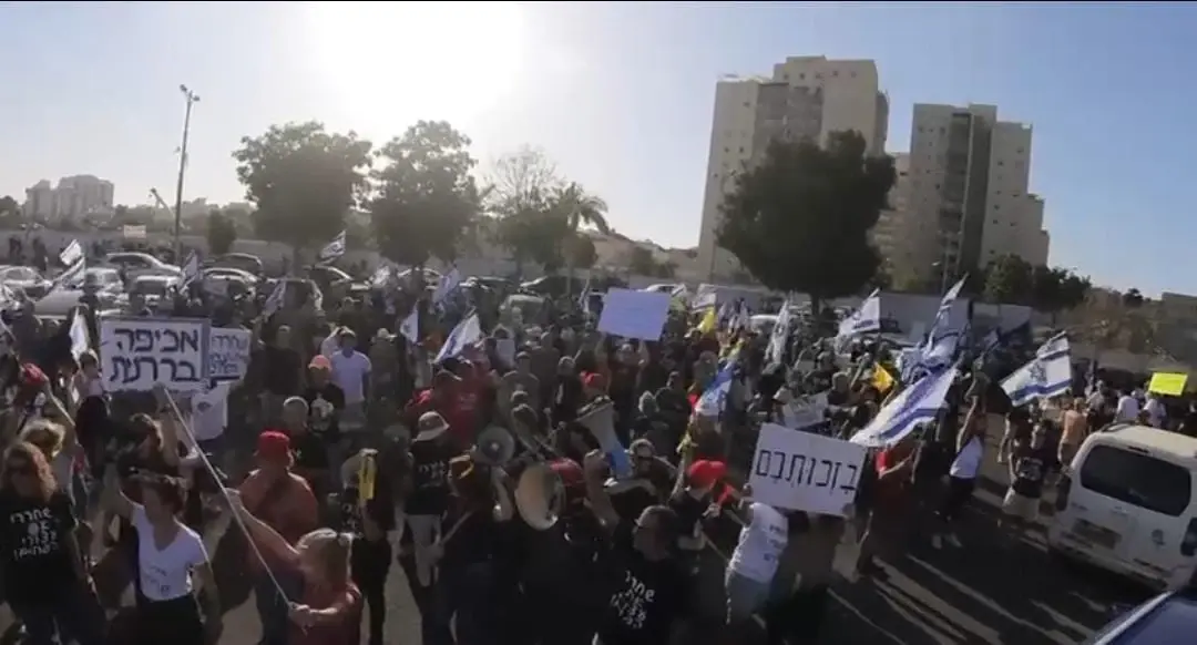 מאות פעילים בהפגנה מחוץ לכלא ניצן: "היום זה הם, מחר זה אנחנו"