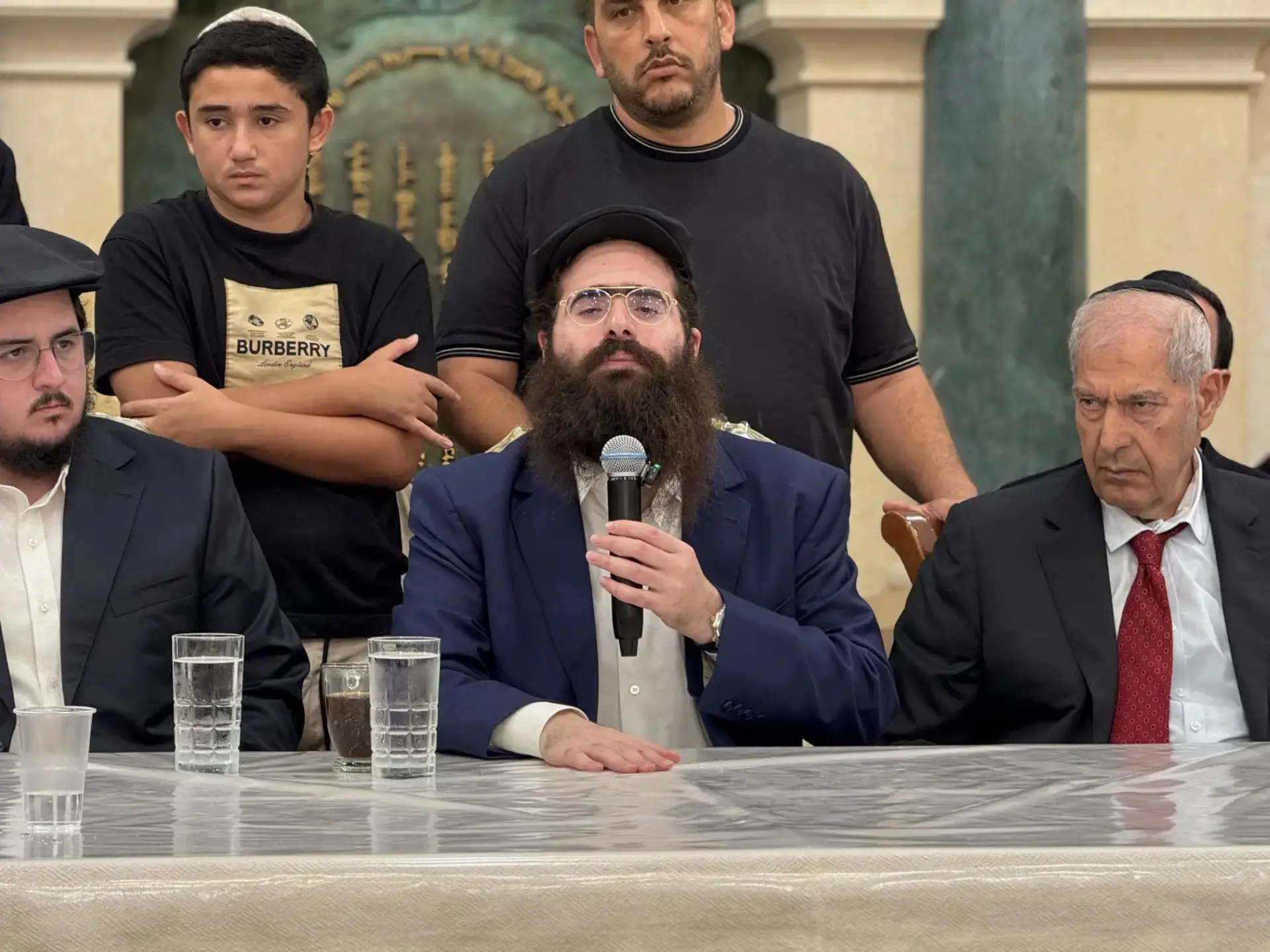 צפו: אל תייפה את הסבל - רבי יואל פינטו מסביר מדוע אסור לברוח מהכאב