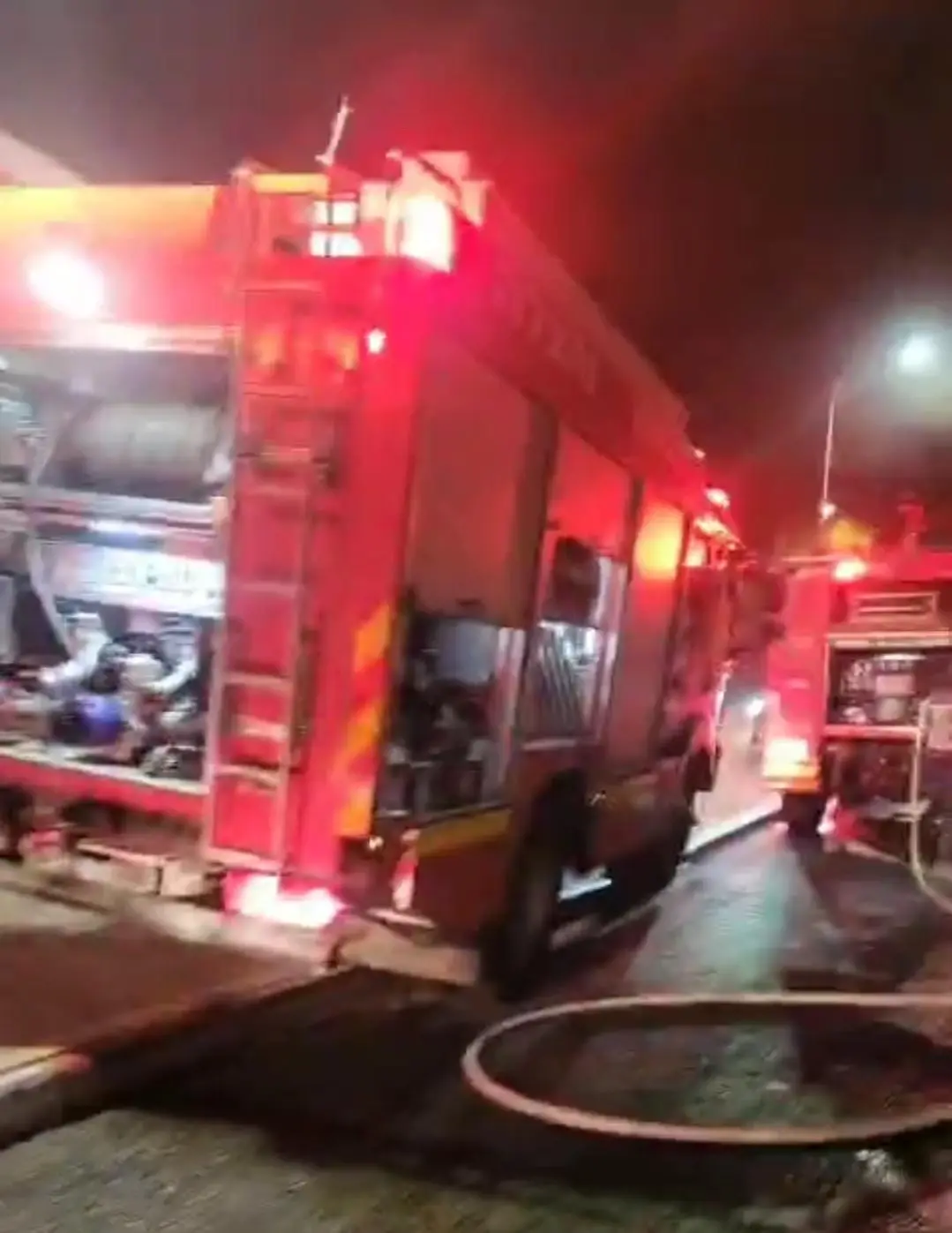 3 לכודים חולצו משריפה בבניין בבית שמש, פעולות החייאה בצעיר