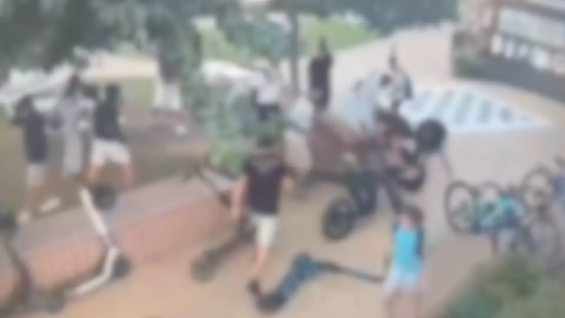 עובד תברואה כיוון אקדח דמה בהרצליה - ועורר בהלה | תיעוד