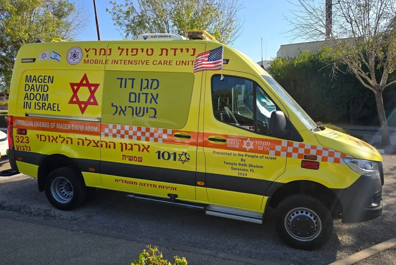 צעיר כבן 20 נהרג מפגיעת אוטובוס