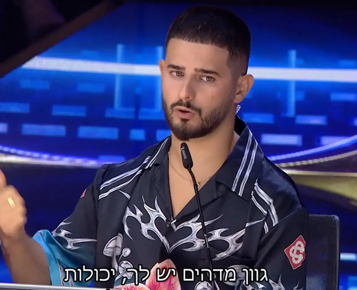 מלבד משפט ביקורת אחד, עדן חסון משתפך על כל זמר. אי אפשר לקחת את זה ברצינות