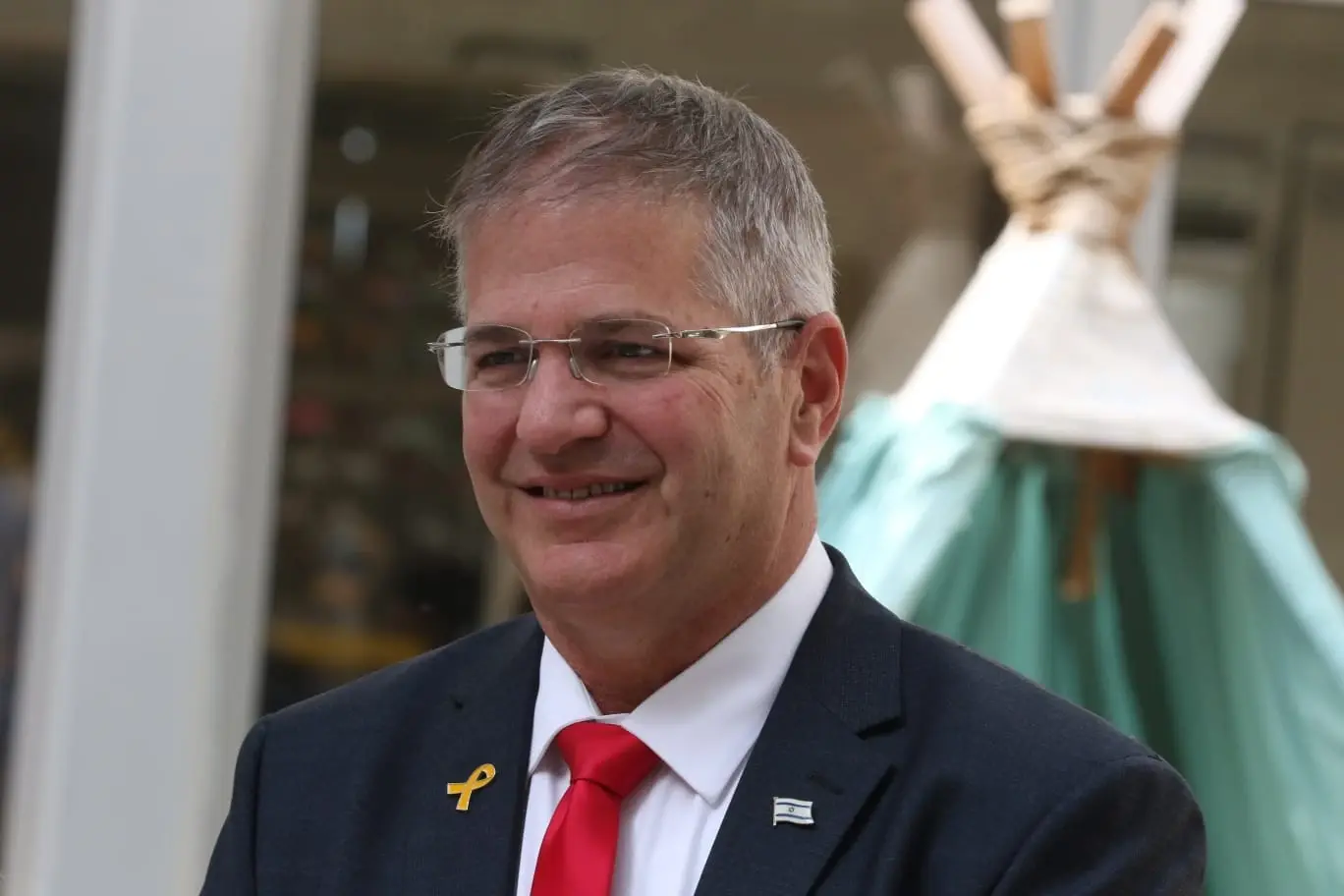 שיעור בניהול סיכונים: למה שר החינוך משקיע בפיננסים אך מהמר על העתיד?